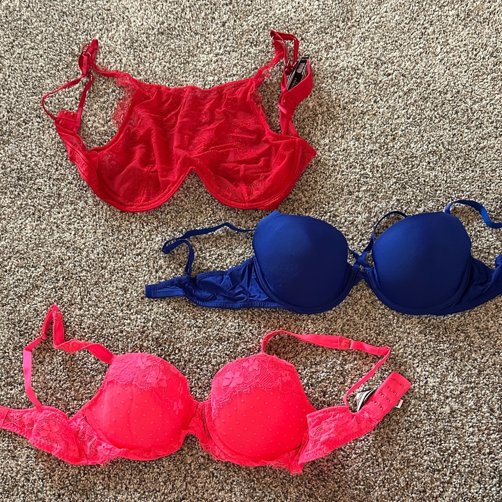 Victorias Secret 3 Bras